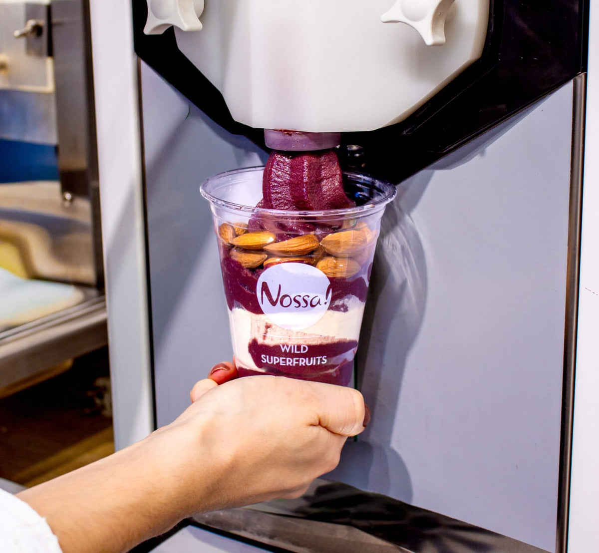 <p><strong>Alcanzando nuevas cimas</strong></p><p>¡Guau! Nossa! supera el millón de euros de facturación y lanzamos nuestra mezcla para máquinas de bowls de açaí. Esta iniciativa permite una preparación más rápida y eficiente para nuestros socios restauradores.</p>